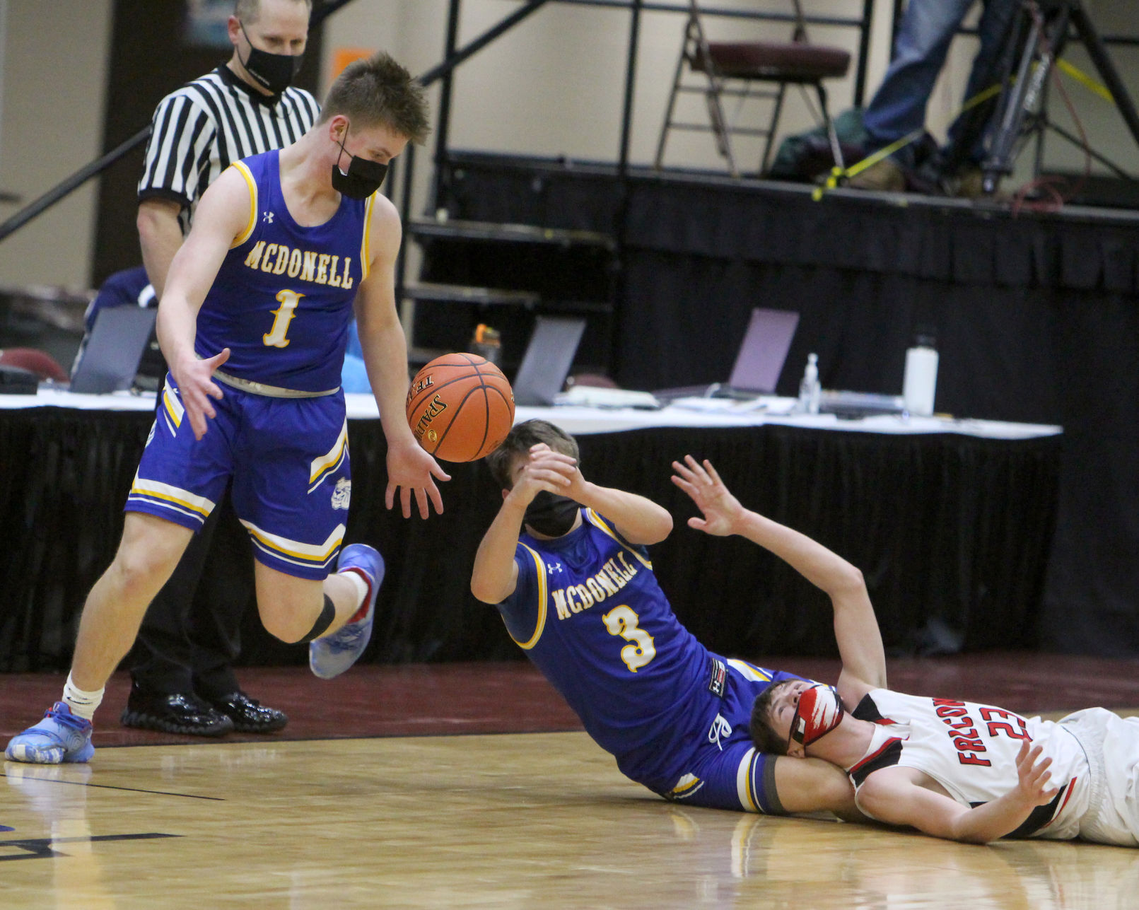 Prep Boys Basketball Division 5 State Championship: McDonell vs Hustisford 3-4-21